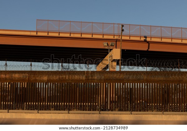 Landscapes of the border wall\
that divides Mexico from the United States in Ciudad Juarez\
Chihuahua