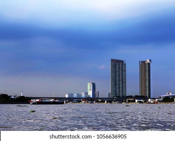 Landscapes In The Evening At  Chao Phraya  Riversides Are Beautiful For Sight Seeing Tour .