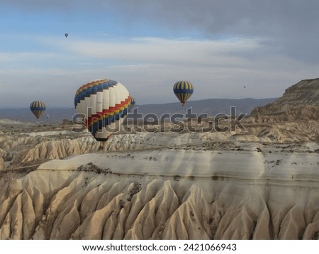 Landscapes of inhospitable towns made of stone and sand can be seen from the balloon that crosses the sky. It is not just about flying, it is about enjoying the landscape.