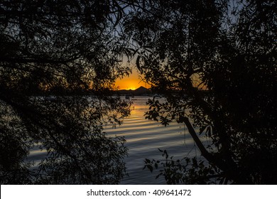 Landscapes: Sunset shot over Noosa River in Noosa Heads, Australia.
Taken in low light (at sunset) a hot summer evening in January.