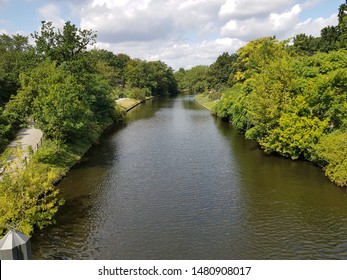 Landwehr Canal, Or Landwehrkanal In German, Is A 10.7-kilometre (6.6 Mi) Long Canal Parallel To The Spree River In Berlin, Germany, Built Between 1845 And 1850 According To Plans By Peter Joseph Lenné