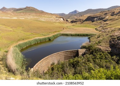 The Langtoon Dam in the Golden Gate Highlands National Park, is a freshwater catchment dam situated high between sandstone mountains 