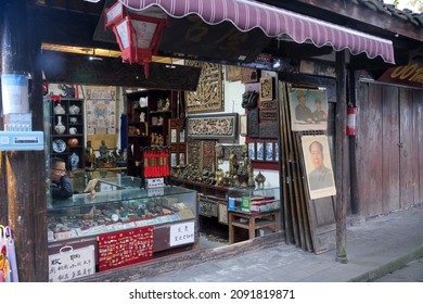 Langzhong, Sichuan  China - December 06 2021: A Souvenir Shop In LangZhong Selling CCP's Leader Mao Zedong's Poster. 