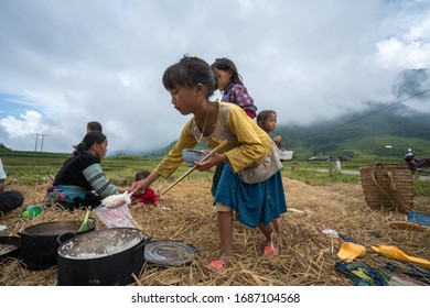 Lao Cai, Vietnam - Sep 7, 2017: Ethnic Minority Farmer Family Having Lunch On Rice Field In Sapa