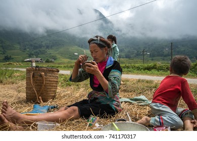 Lao Cai, Vietnam - Sep 7, 2017: Farmer Family Having Lunch On Rice Field In Sapa