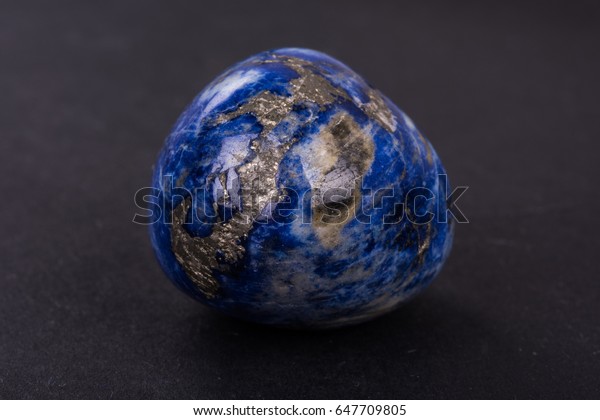 lapis lazuli geode