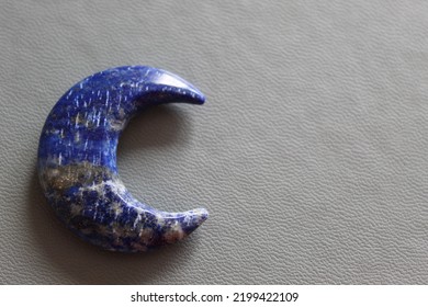 Lapis Lazuli Half-moon Style 
Crystal 