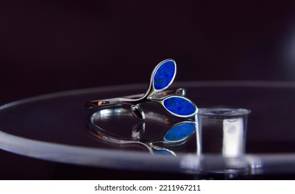 
Lapis Leaf Ring
Is A White Gold Ring Decorated With Beautiful Lapis Lazuli