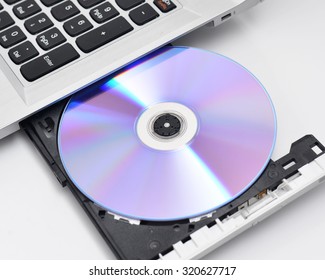 laptop with the blank disk