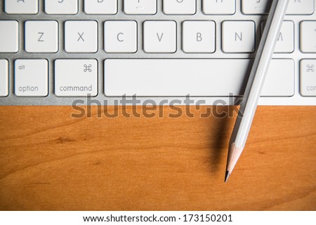 Laptop and pencil, The Blogger instrument