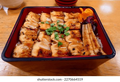 A large amount of conger eel is caught in Hiroshima. The conger eel is marinated in sauce and grilled over charcoal, then placed on top of rice.