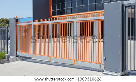 Large automatic commercial sliding gate
