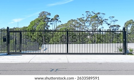 Large automatic commercial sliding gate