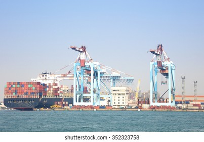 Large Container Vessel Unloaded In Port Of Kaohsiung