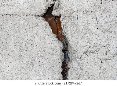 Large Crack in the Stone Wall closeup