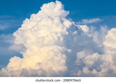 Large cumulonimbus cloud, summer convection