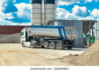 257 Dumper With Operator Images, Stock Photos & Vectors | Shutterstock