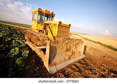 Large excavator working