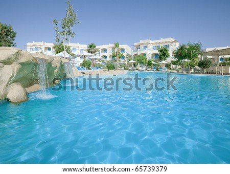 Large fresh swimmingpool in comfy hotel yard