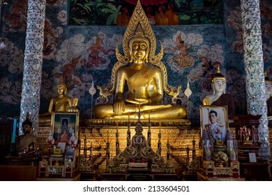 Large Golden Buddha Statue People Worship Stock Photo 2133604501 ...