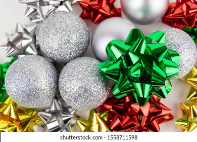 RED CHRISTMAS TREE DECORATION FULL LARGE SPARKLING SHINY GLITTERY BOW XMAS GIFT