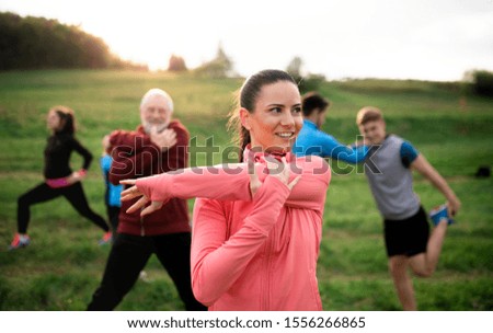 Similar – Foto Bild Fitness-Läuferin, die die Arme im Stadion ausstreckt. Gesundes Leben