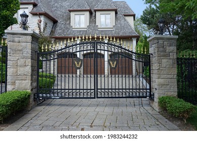 502 Cedar gate Images, Stock Photos & Vectors | Shutterstock