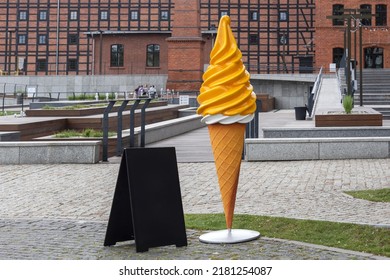 Large Ice Cream Plastic Figure Near The Ice Cream Cafe In The Park. Blank Restaurant Shop Sign Or Menu Board. Cafe Menu On The Street. Blackboard Sign Mockup In Front Of A Restaurant.