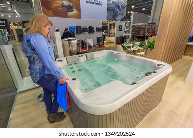 Large Jacuzzi Bath For Spa Procedures In Salon Or In Interior Of House. Empty Jacuzzi Tub Extra Large Size. Luxury Bathroom With Jacuzzi Bath. Exhibition Or Show Room. Moscow 2019 System Of Underwater