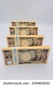 A Large Number Of 10,000 Yen Bills In Japan.
Translation:Japanese Silver,10,000,Japanese Silver,
Common To Financial Institutions.