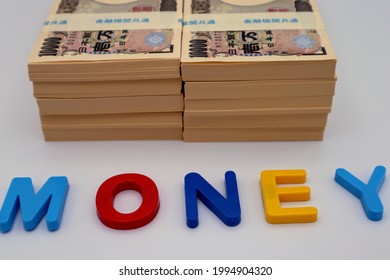 A Large Number Of 10,000 Yen Bills In Japan.
Translation:Japanese Silver,10,000,Japanese Silver,
Common To Financial Institutions.