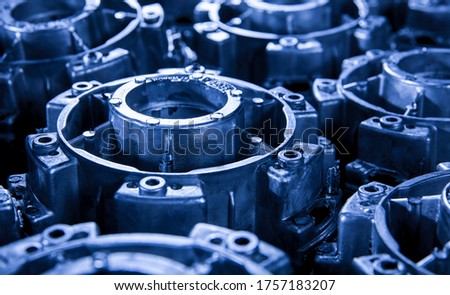 A large number of factories produce and process engine inner cylinder blocks