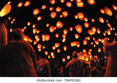 2,520 Lantern Release Images, Stock Photos & Vectors | Shutterstock