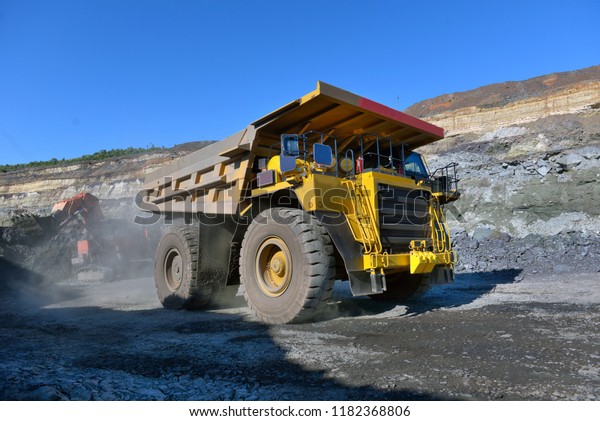 Large quarry dump truck. Loading the
rock in the dumper. Loading coal into body work truck. Mining truck
mining machinery, to transport coal from
open-pit