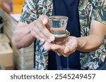 A large serving of japanese sake.
Delicious.
Eat lunch at a famous standing izakaya pub in Yokohama.
They serve delicious  skewers of grilled tripe and raw meat.
Yokohama City, Kanagawa 2024.
