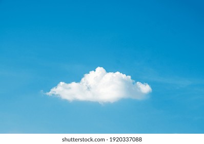 Large Single Cumulonimbus Clouds. Cumulus Cloud. Puffy Or Cotton Like Or Fluffy Cloud Blue Sky White Fluffy Clouds Over Blue Sky Landscape. Cute Fluffy Single Cloud On Clear Blue Sky Background