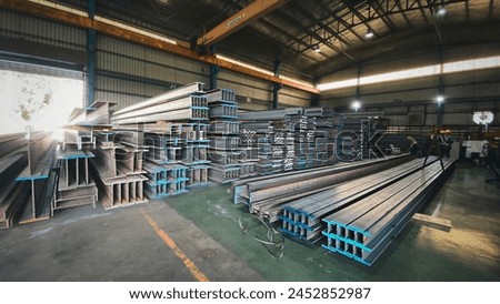 For large structures or building columns, focus only on the raw materials used in building construction. metal steel beams At the warehouse of metal products, H-beam steel and Wi-Frank steel.