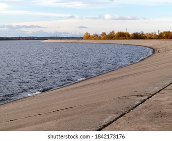 Large Water Reservoir For A Hydroelectric Power Plant