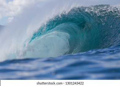 large wave breaking on the north shore of oahu, hawaii