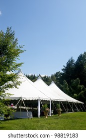 A Large White Wedding Tent Set Up For An Outdoor Function Or Banquet