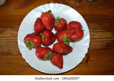 Large-sized spring strawberries on a plate
