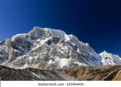larkya summit from manaslu trek route nepal