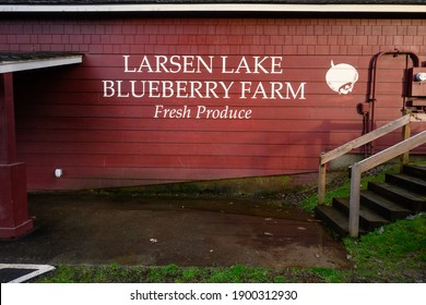 LARSON LAKE BLUEBERRY FARM, BELLEVUE, WA, USA – JANUARY 7, 2021: Sign On Outside Of Larson Lake Blueberry Farm Produce Stand On A Sunny Day
