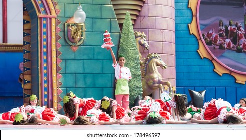 LAS PALMAS, SPAIN - FEBRUARY 23: Unidentified children from La Escuelita de Jeanette from Canary Islands, onstage during Children's Costume performance, on February 23, 2014 in Las Palmas, Spain