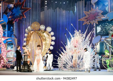 LAS PALMAS, SPAIN - FEBRUARY 3: First prize to Queen Laura Medina(r), Carlos Castilla(l), Eva Gonzalez (l) and Laura Ojeda(m) onstage during the carnival Queens Gala on February 3, 2012 in Las Palmas, Spain.