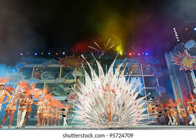 LAS PALMAS ,SPAIN-FEBRUARY 20: Queen Laura Medina(m) and Comparsa Araguime, all from Canary Islands, perform during Gran Gala on February 20, 2012 in Las Palmas, Spain