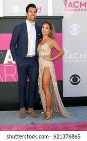 LAS VEGAS - APR 2:  Eric Decker, Jessie James Decker At The Academy Of Country Music Awards 2017 At T-Mobile Arena On April 2, 2017 In Las Vegas, NV