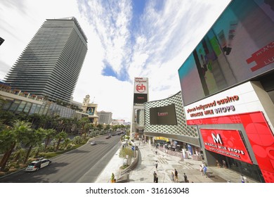 LAS VEGAS - AUGUST 7: View From The Las Vegas Escalators Which Assist People In Crossing Over The Main Strip To Avoid Ground Level Crosswalk August 7, 2015 In Las Vegas NV. 