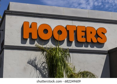 181 Hooters restaurant Images, Stock Photos & Vectors | Shutterstock