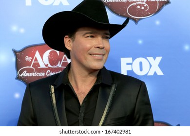 LAS VEGAS - DEC 10:  Clay Walker at the 2013 American Country Awards at Mandalay Bay Events Center on December 10, 2013 in Las Vegas, NV